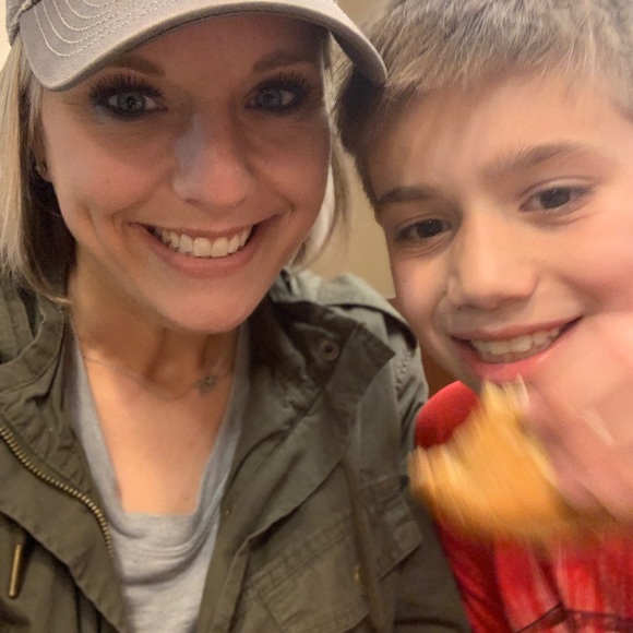 Meet your Posher, Jennifer - Picture 4 of 5